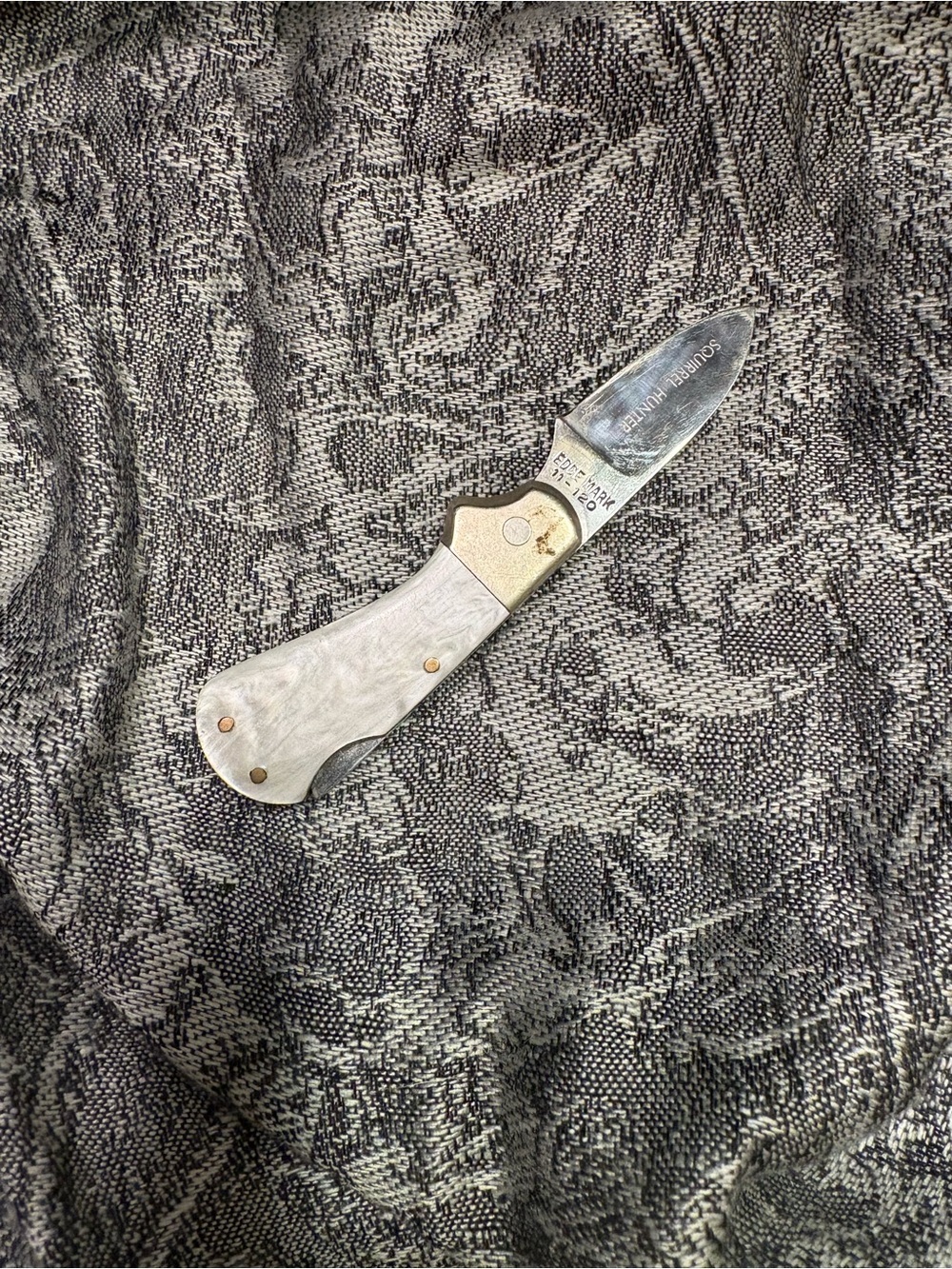 Vintage squirrel hunting knife with mother of pearl handle 
3’closed